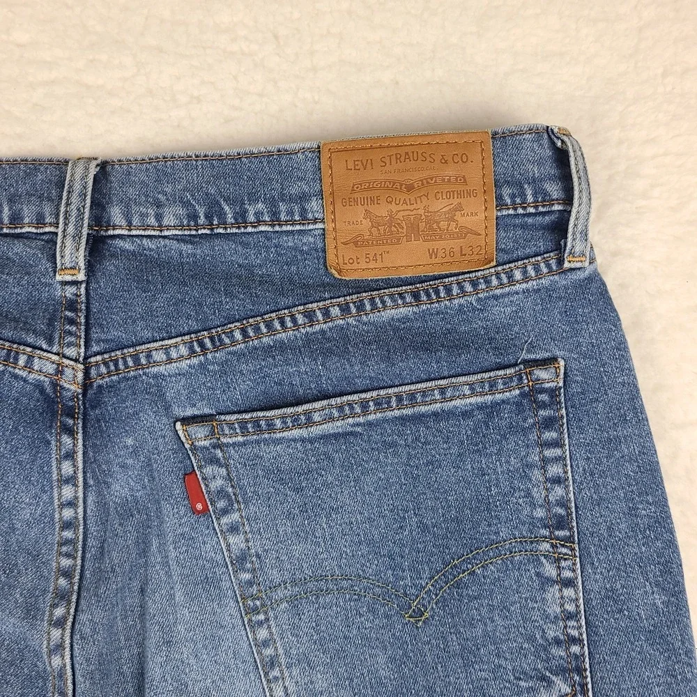 Levi's Premium Jeans Mens 36x32 Lot‎ 541 Athletic Taper Fit Medium Wash Denim